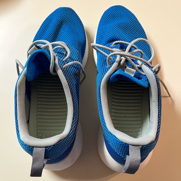 BRAND NEW Blue Nike Running Shoes - Picture 2 of 5